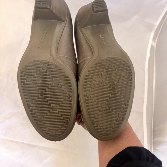 ECCO Pumps "Touch 50" Shiny Silver Leather Moon Rock Cone Heel Size 37 /6.5-7 US - Picture 5 of 8